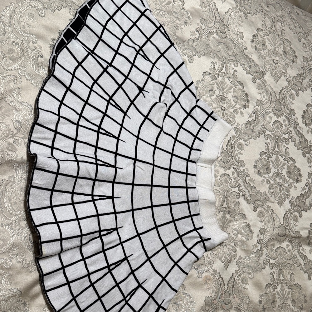 Chic Black and White Grid Mini Skirt
